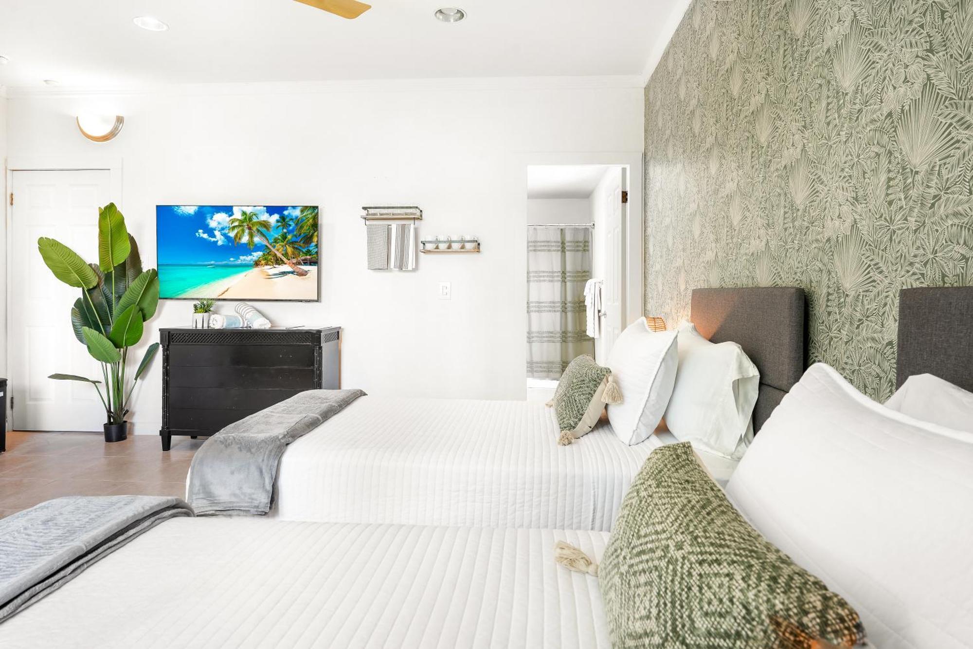 Cobalt Coast Resort West Bay Buitenkant foto