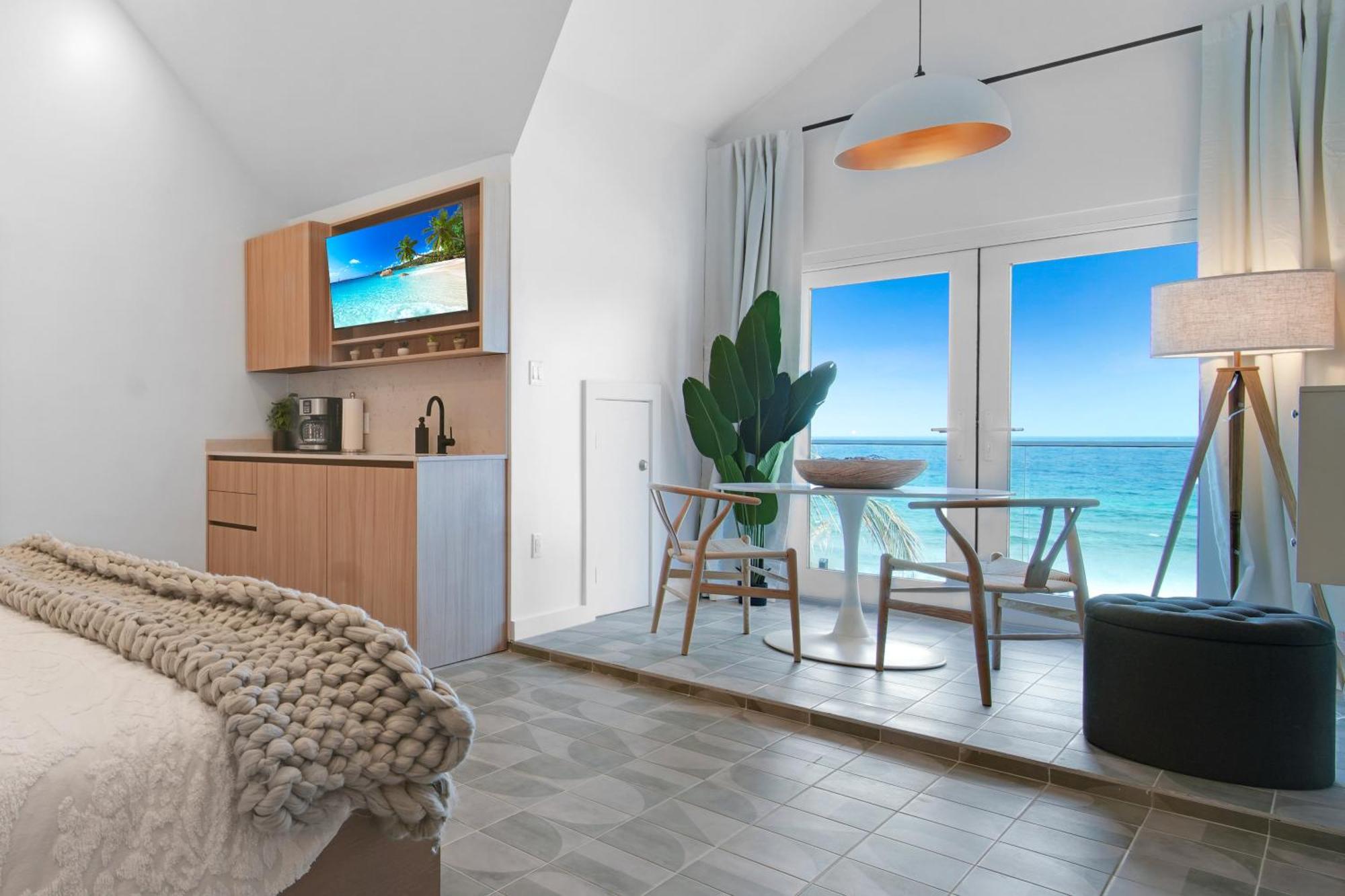 Cobalt Coast Resort West Bay Buitenkant foto