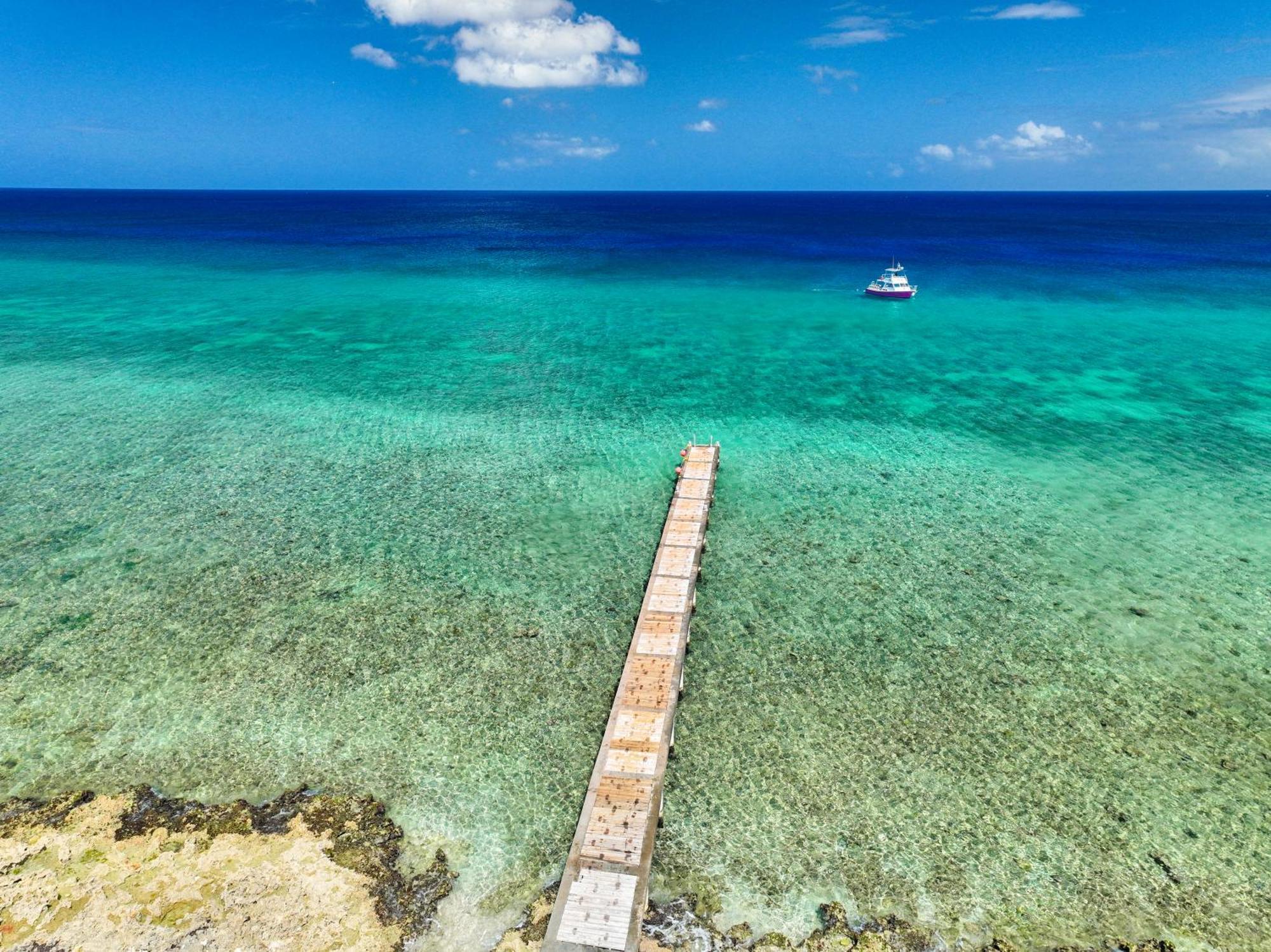 Cobalt Coast Resort West Bay Buitenkant foto