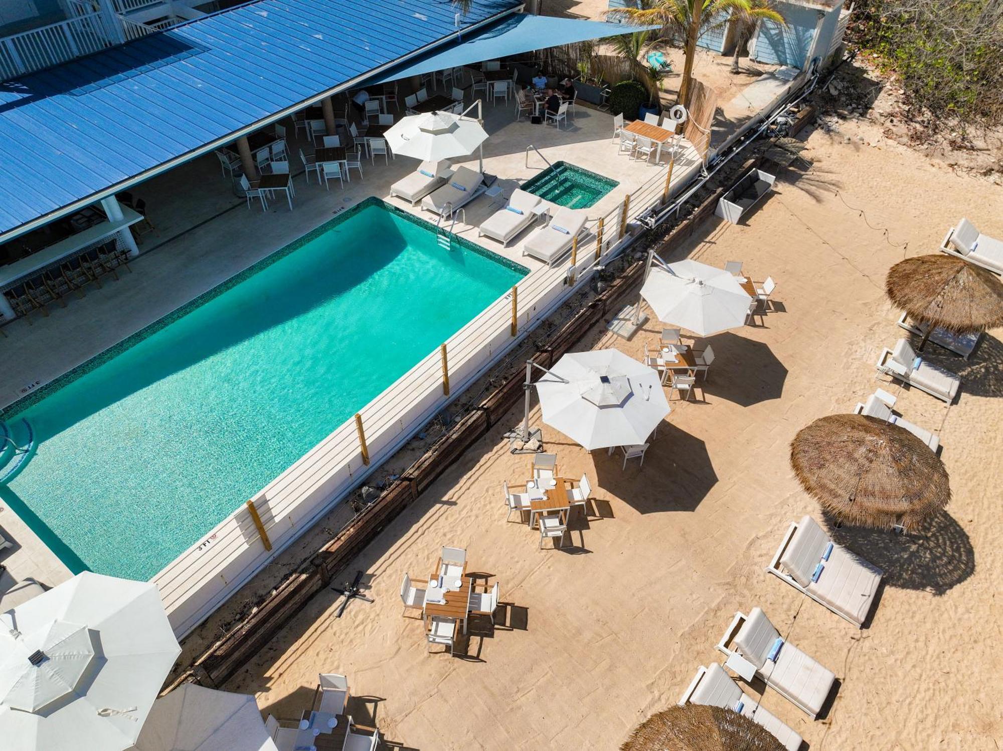 Cobalt Coast Resort West Bay Buitenkant foto